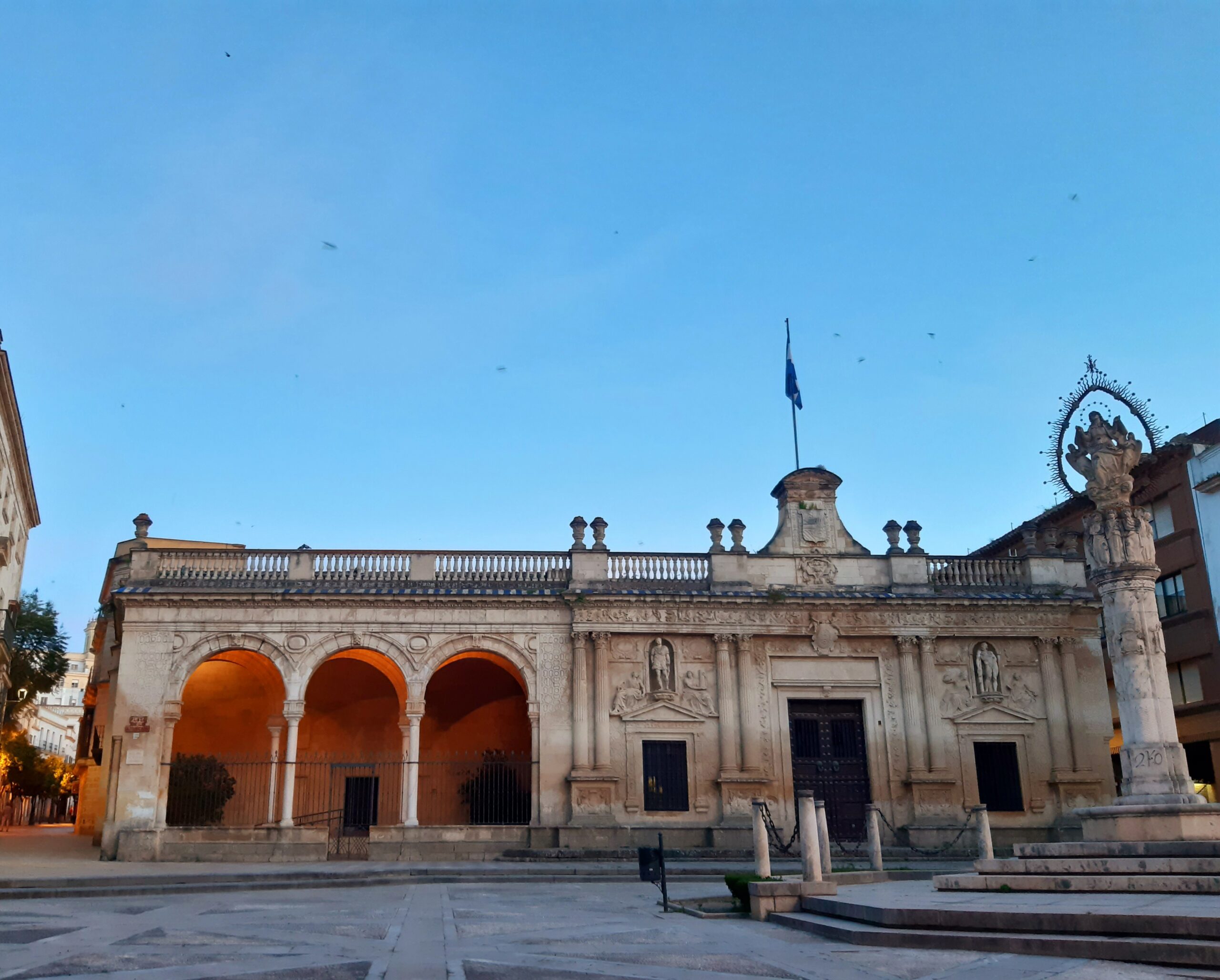 Cabildo Viejo de Jerez de la Frontera, situado en la plaza de la Asunción, uno de los escenarios de la ruta literaria El abogado de pobres, de Juan Pedro Cosano.